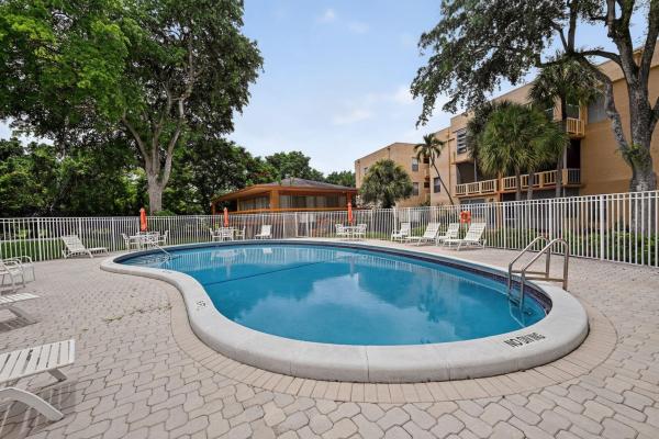 Rokest, 8400 Lagos De Campo Blvd #303, Tamarac, Florida 33321, image 3