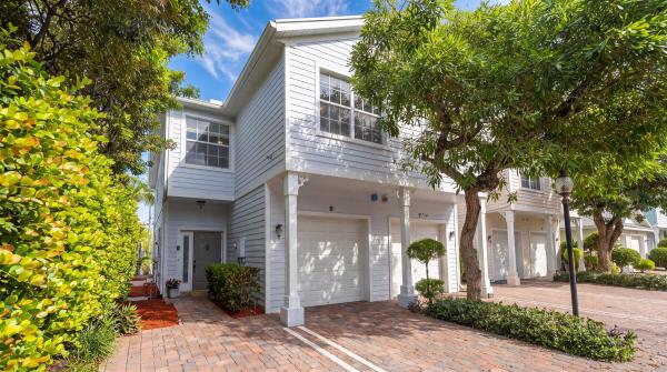 Pineapple Village South, 902 S Federal Hwy #8, Lake Worth Beach, Florida 33460, image 3