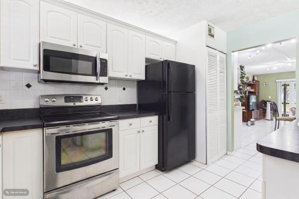 Alpine Woods, 8511 Old Country Mnr #401, Davie, Florida 33328, image 2