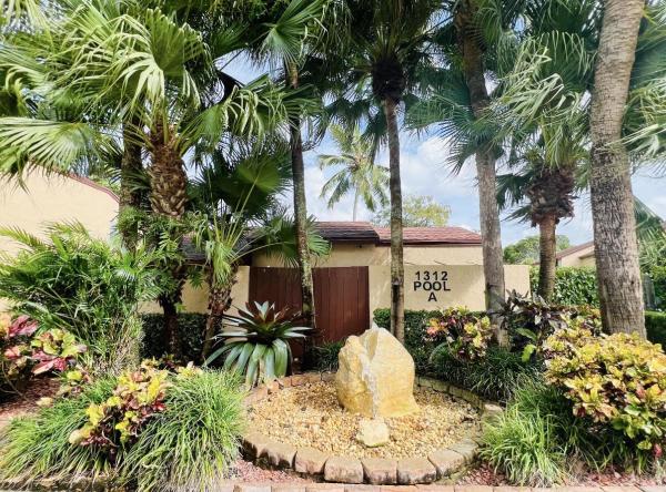 206 Lakeview Dr E, Royal Palm Beach, Florida 33411, image 3