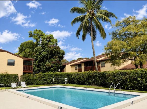 206 Lakeview Dr E, Royal Palm Beach, Florida 33411, image 1