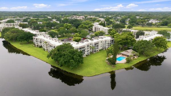 Poinciana Place Of Pine Island Ridge, 9440 Poinciana Pl #314, Davie, Florida 33324, image 3