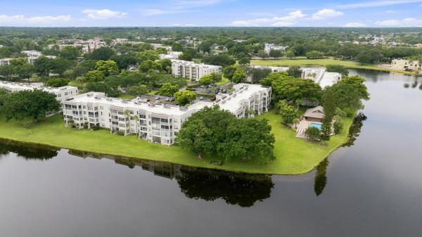 Poinciana Place Of Pine Island Ridge, 9440 Poinciana Pl #314, Davie, Florida 33324, image 2