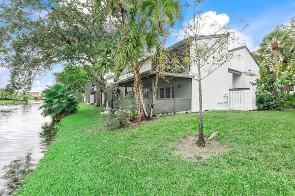 Fairway Cove, 9897 Fairway Cove Ln, Plantation, Florida 33324, image 3