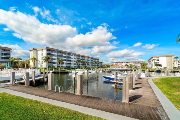 Tropic Bay, 910 Dogwood Dr #444, Delray Beach, Florida 33483, image 2