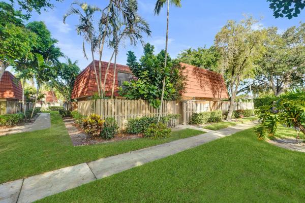 Waterford Courtyards At Jacaranda, 736 NW 98th Cir, Plantation, Florida 33324, image 2