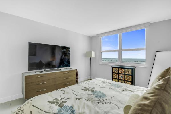 The Mark On Brickell, 1155 Brickell Bay Dr #2509, Miami, Florida 33131, image 2