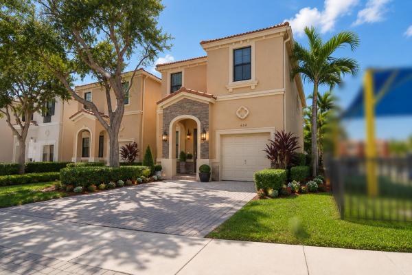 634 NE 193rd Ter, Unincorporated Dade County, Florida 33179, image 1