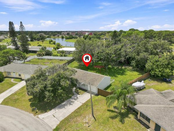 Parks Edge, 484 SW Eastport Cir, Port St. Lucie, Florida 34953, image 2