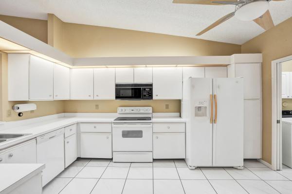 6394 Pointe Pleasant Cir, Delray Beach, Florida 33484, image 2