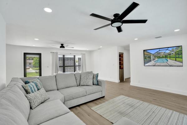 Royal Oaks Hills, 840 SW 3rd St, Boca Raton, Florida 33486, image 2