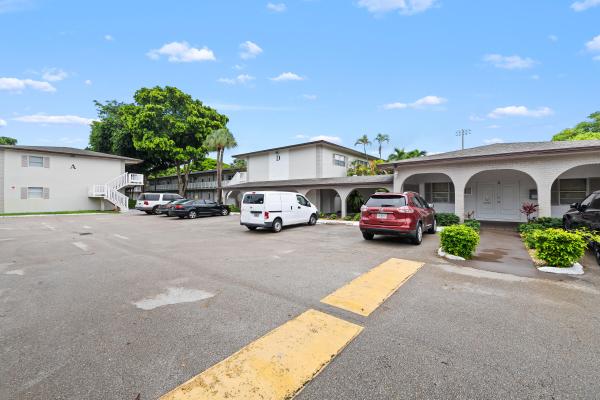 Sequoia Gardens, 410 SE 2nd Ave #1, Deerfield Beach, Florida 33441, image 3