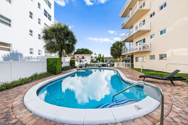 Barclay Square, 2841 NE 33rd Ct #403, Fort Lauderdale, Florida 33306, image 1