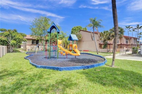 Classic Townhouses West, 4924 Sheridan St #6, Hollywood, Florida 33021, image 2