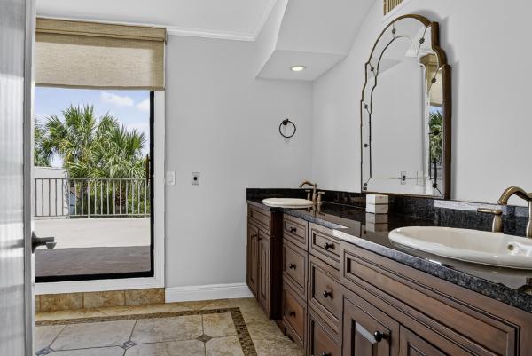 Lakeshore Village Of Meadowood, 3400 Twin Lakes Ter #201, Fort Pierce, Florida 34951, image 3