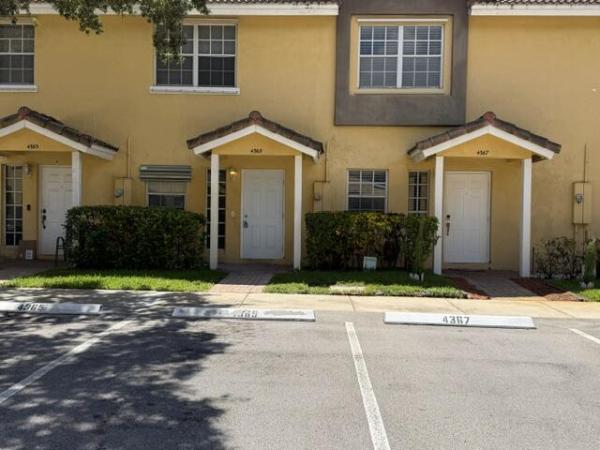 Sienna Club, 4365 NW 69th Ter, Lauderhill, Florida 33319, image 2