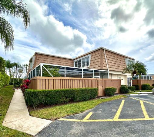 Winchester Courts, 11551 Winchester Dr, Palm Beach Gardens, Florida 33410, image 3