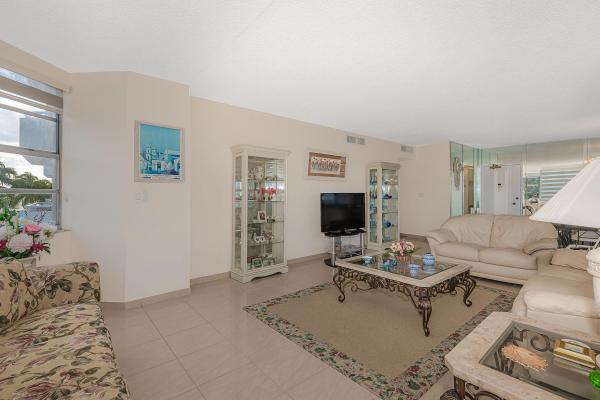 The Hemispheres, 1980 S Ocean Dr #3P, Hallandale Beach, Florida 33009, image 1
