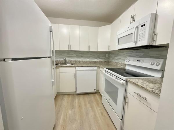 9591 Fontainebleau Blvd #109, Unincorporated Dade County, Florida 33172, image 2