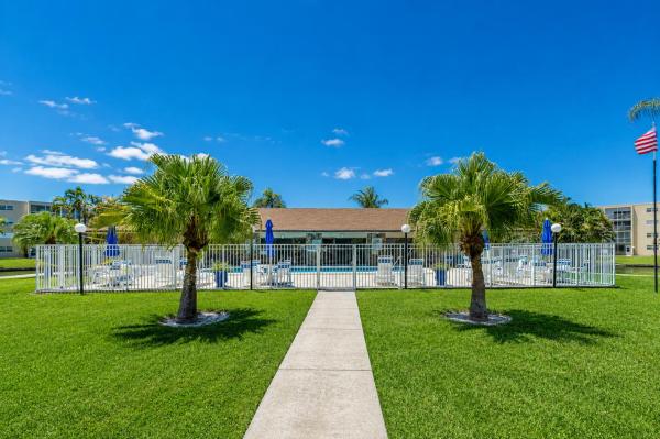 Meadowbrook Lakes, 1025 SE 4th Ave #101, Dania Beach, Florida 33004, image 3
