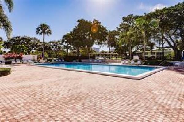 Oaks Lane At Palm-Aire, 605 Oaks Dr #304, Pompano Beach, Florida 33069, image 2