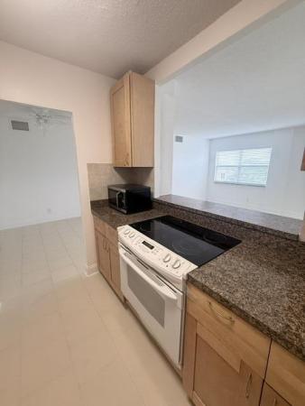 Horizon House, 2555 NE 11th St #402, Fort Lauderdale, Florida 33304, image 3