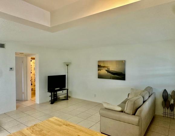 Casa Paradiso, 580 Egret Dr #314, Hallandale Beach, Florida 33009, image 2