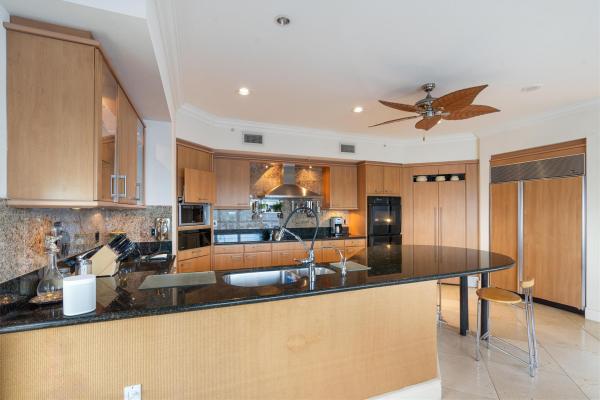 Alhambra Place, 209 N Birch Rd #401, Fort Lauderdale, Florida 33304, image 3