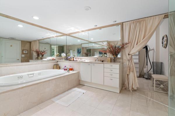 Alhambra Place, 209 N Birch Rd #401, Fort Lauderdale, Florida 33304, image 2