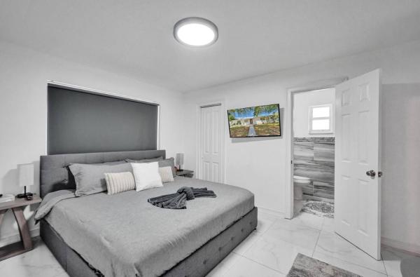 2001 Washington St, Hollywood, Florida 33020, image 1
