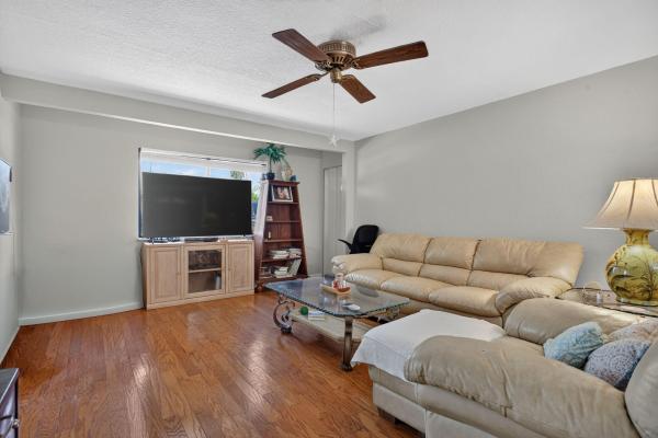 Cresthaven, 2750 NE 9th Ter, Pompano Beach, Florida 33064, image 2