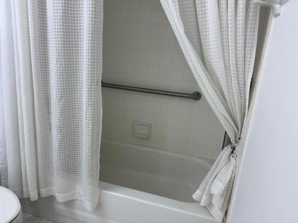 Applewood Village 2, 2766 S Carambola Cir #406, Coconut Creek, Florida 33066, image 3