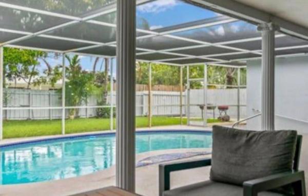Hollywood Hills, 4811 Hayes St, Hollywood, Florida 33021, image 2