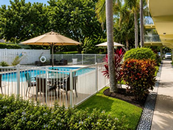 Gateway Arms, 1900 NE 8th Ct #204, Fort Lauderdale, Florida 33304, image 2