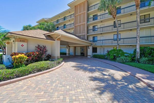 The Marina At The Bluffs, 2101 Marina Isle Way #202, Jupiter, Florida 33477, image 3