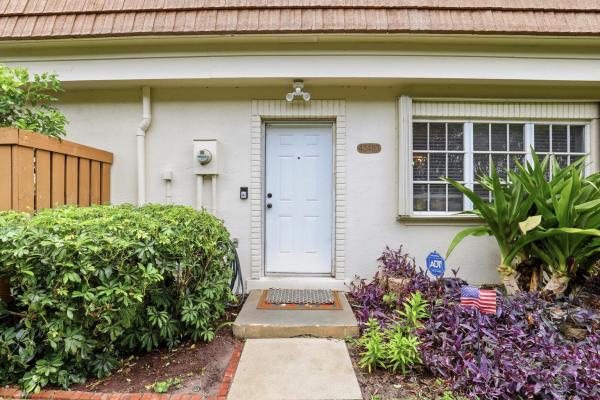 Winchester Courts, 4348 Hazel Ave #D, Palm Beach Gardens, Florida 33410, image 1