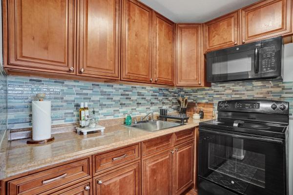 566 Fanshaw N, Boca Raton, Florida 33434, image 3