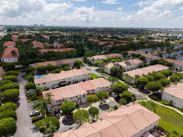 5733 NW 112th Pl, Doral, Florida 33178, image 2