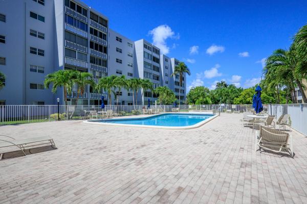 Meadowbrook Towers, 620 NE 12th Ave #602, Hallandale Beach, Florida 33009, image 3