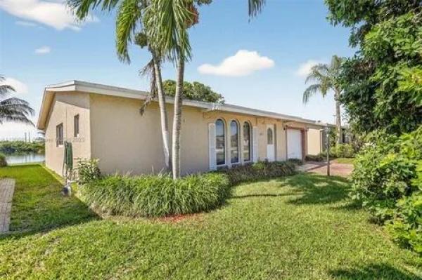 Crystal Lake Golf Villas, 4890 NW 14th Ter, Deerfield Beach, Florida 33064, image 1