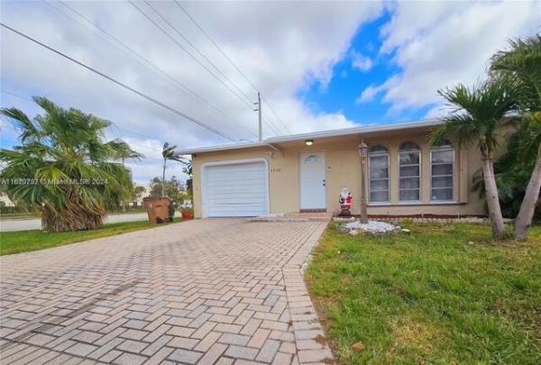 Crystal Lake Golf Villas, 4890 NW 14th Ter, Deerfield Beach, Florida 33064, image 2