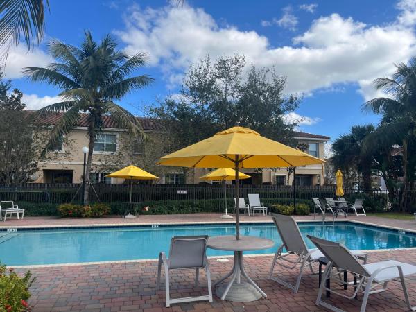 Charleston Commons, 4328 Braxton Ave, West Palm Beach, Florida 33417, image 1