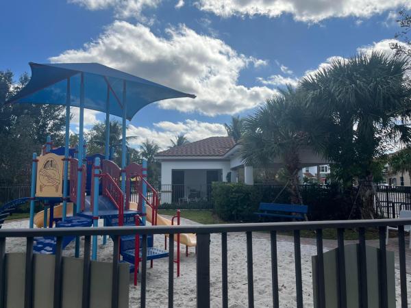 Charleston Commons, 4328 Braxton Ave, West Palm Beach, Florida 33417, image 2