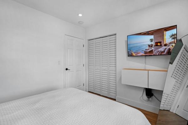 Tropical Manors, 508 NE 28th St, Wilton Manors, Florida 33334, image 1