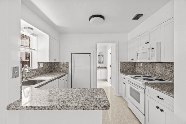 Lakeview Manors, 211 Sunrise Ave #5, Lantana, Florida 33462, image 3