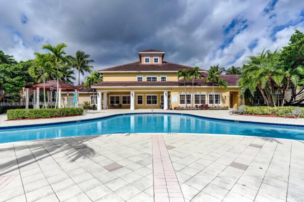 6511 Emerald Dunes Dr #304, West Palm Beach, Florida 33411, image 3