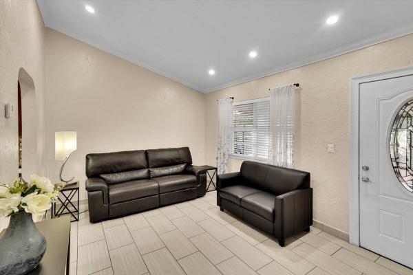 Sunkist Grove, 1670 NW 121st St, North Miami, Florida 33167, image 2
