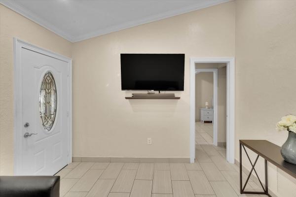 Sunkist Grove, 1670 NW 121st St, North Miami, Florida 33167, image 3