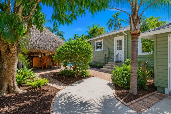 Lake Worth Town, 1424 S Palmway, Lake Worth Beach, Florida 33460, image 1
