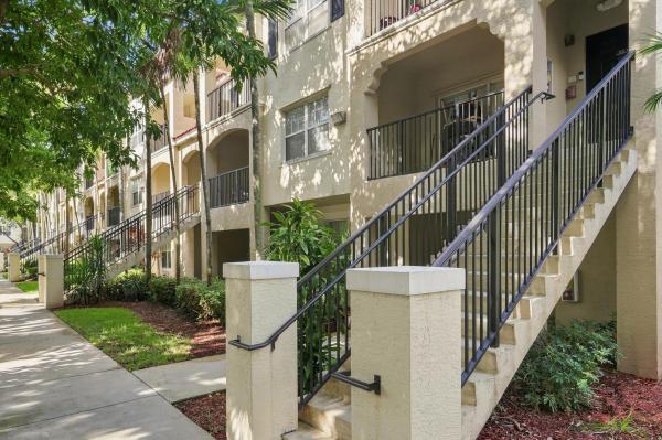 Poinciana Place, 5940 W Sample Rd #308, Coral Springs, Florida 33067, image 2